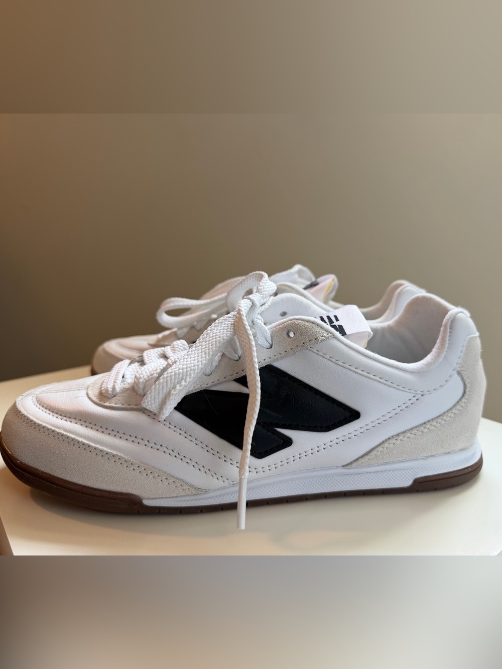NWOT New Balance Unisex RC42 Sneakers (M7, W8.5) - Picture 2 of 7